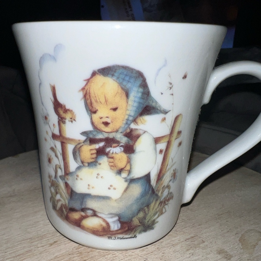 VINTAGE M. J. HUMMEL “HE LOVES ME?” MUG//MADE IN GERMANY//REUTTER PORZELLAN